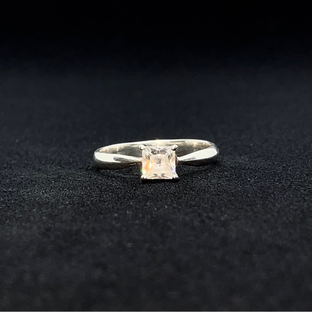 ENGAGEMENT RING WITH LAB STONE - Picture 4 of 4